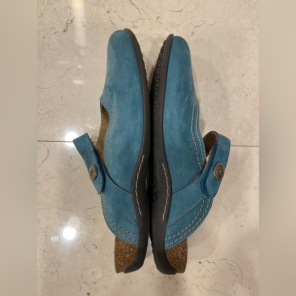 Vionic Blue Mules with Suede Upper and Contoured Footbed - Picture 4 of 5